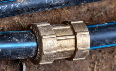 Муфта обжимная 32 х 32 латунная для ПНД труб Tiemme